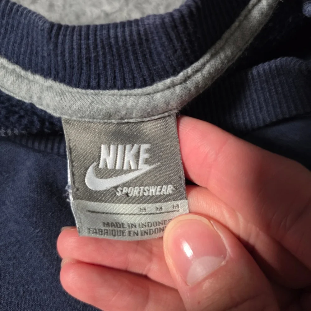 Nike Mens Medium Crewneck Sweatshirt Navy Blue Embroidered Logo Fleece Pullover